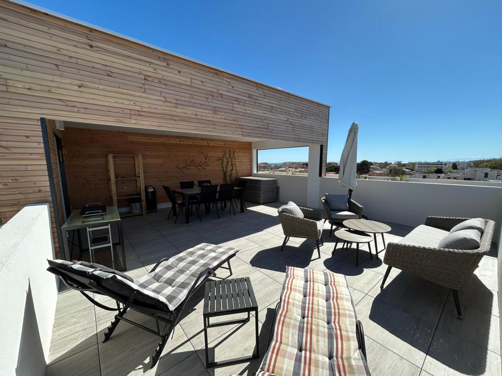Superbe T3 Duplex Avec Petite Vue Et Grande Terrasse *